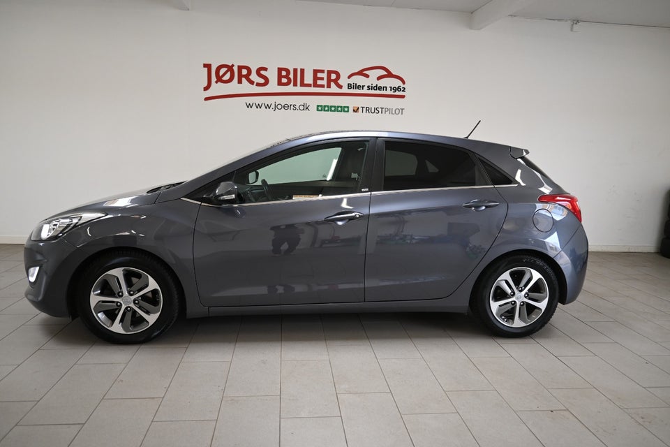 Hyundai i30 1,6 CRDi 110 EM-Edition 5d