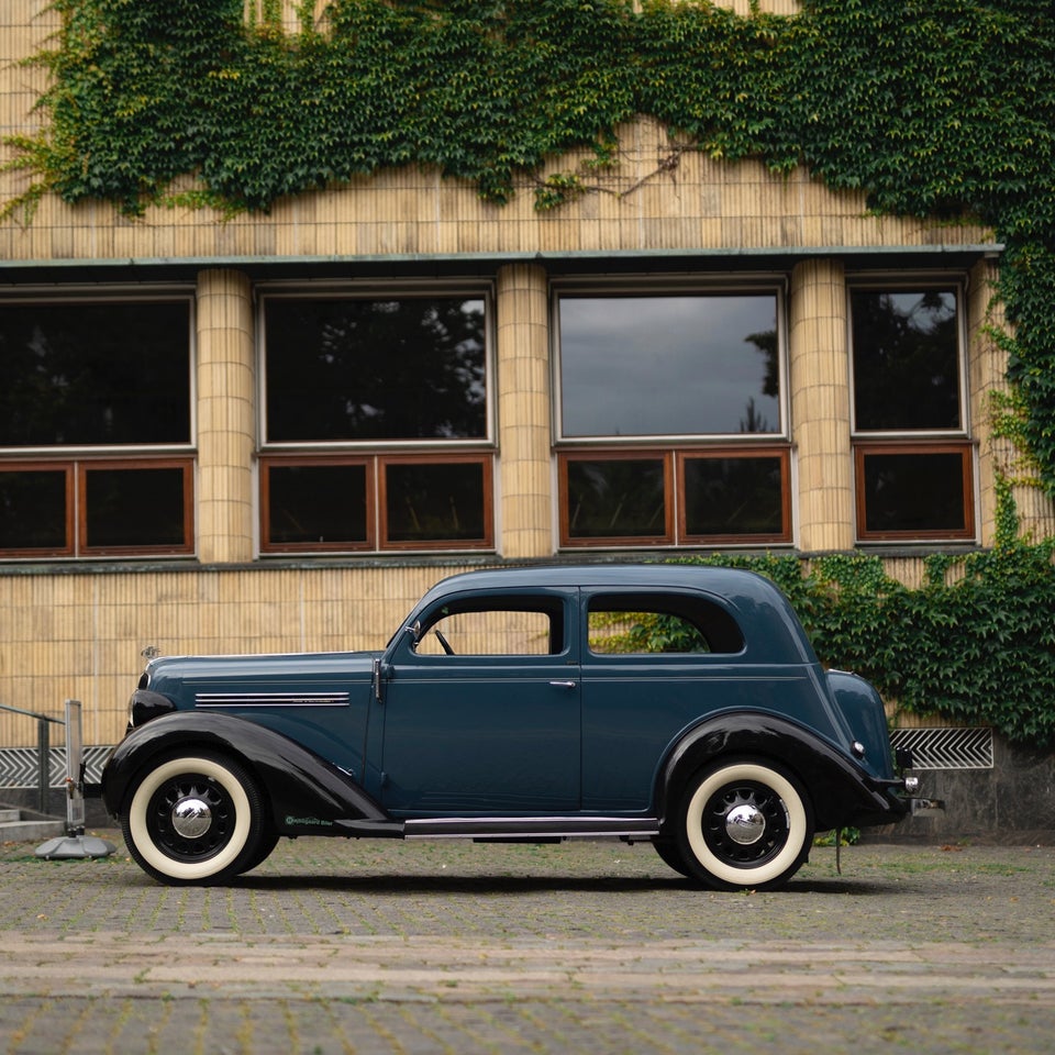 Plymouth Touring Sedan 3,3  2d