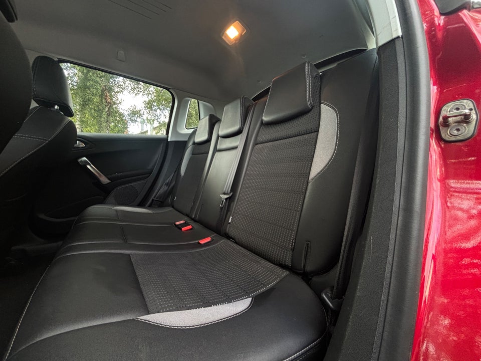 Peugeot 2008 1,2 e-THP 110 Allure 5d