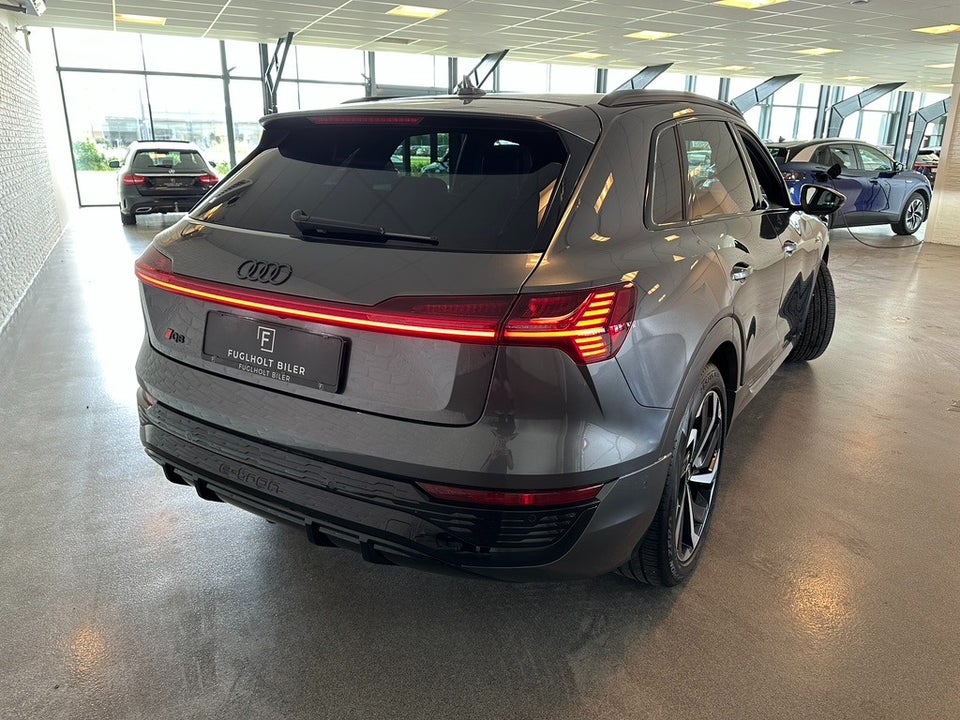 Audi Q8 e-tron 55 S-line quattro 5d