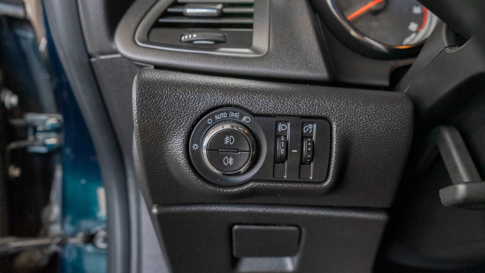 Opel Astra 1,4 T 140 Enjoy 5d