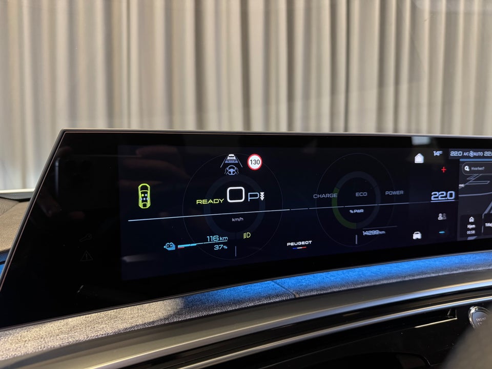 Peugeot e-3008 77 GT 5d