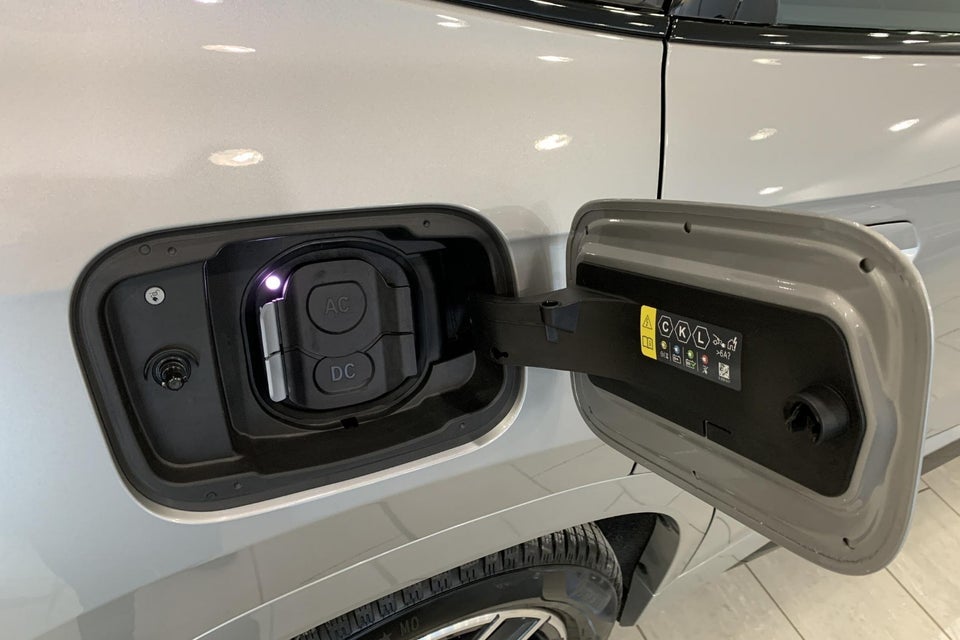 BMW iX1 eDrive20 Fully Charged 5d