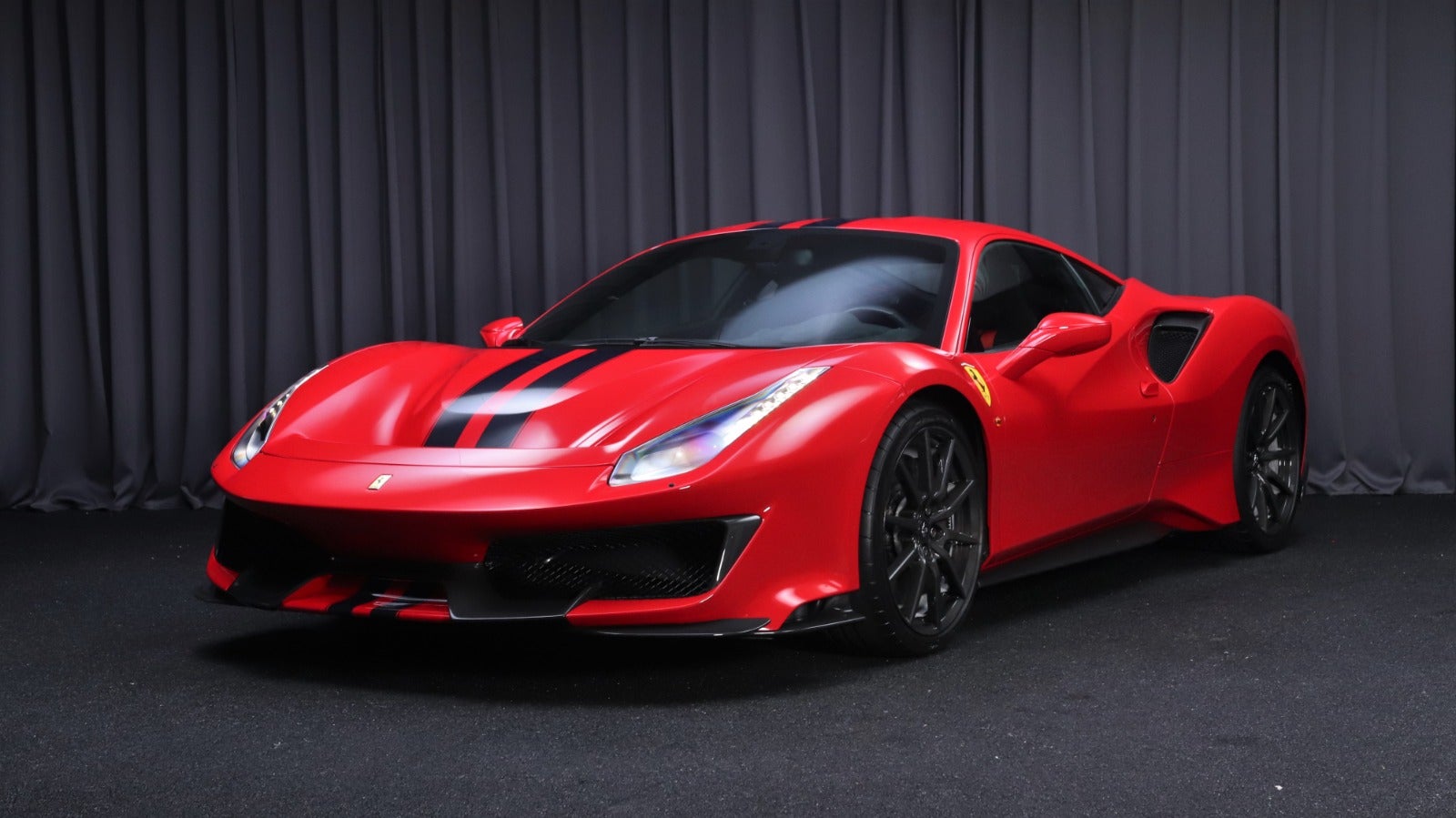 Ferrari 488 Pista 3,9 DCT 2d