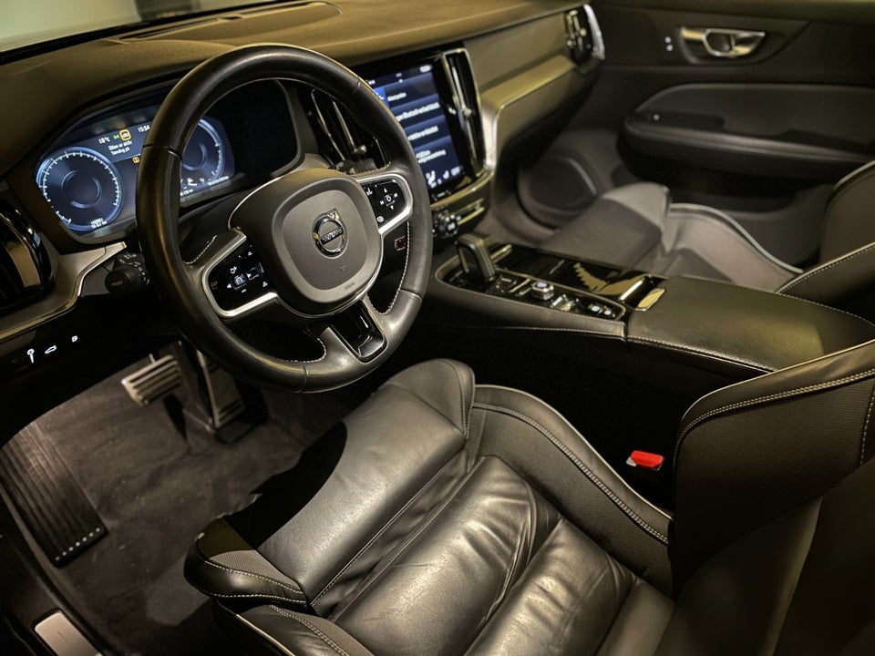 Volvo V60 2,0 T6 ReCharge R-Design aut. AWD 5d