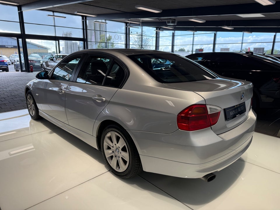 BMW 318i 2,0  4d