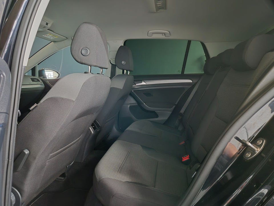 VW Golf VII 1,6 TDi 115 Comfortline 5d