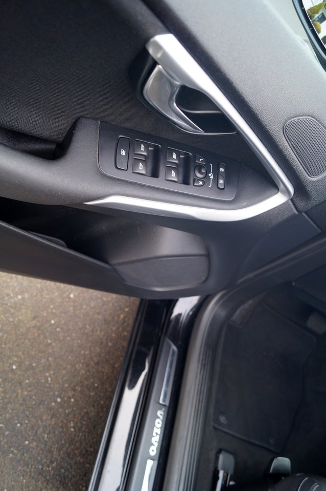 Volvo V40 CC 2,0 D3 150 Momentum aut. 5d