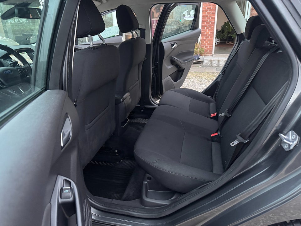 Ford Focus 1,0 SCTi 100 Titanium stc. 5d