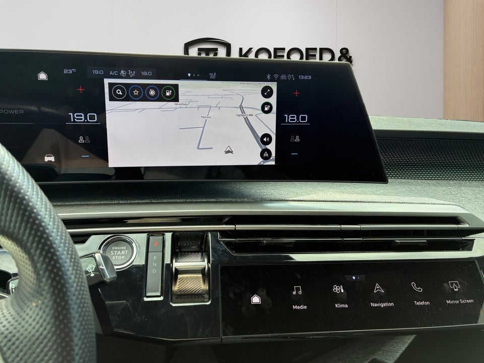 Peugeot e-3008 77 GT 5d