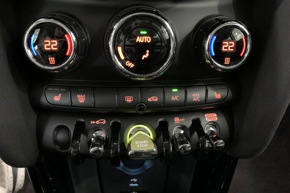 MINI Cooper SE Essential 3d