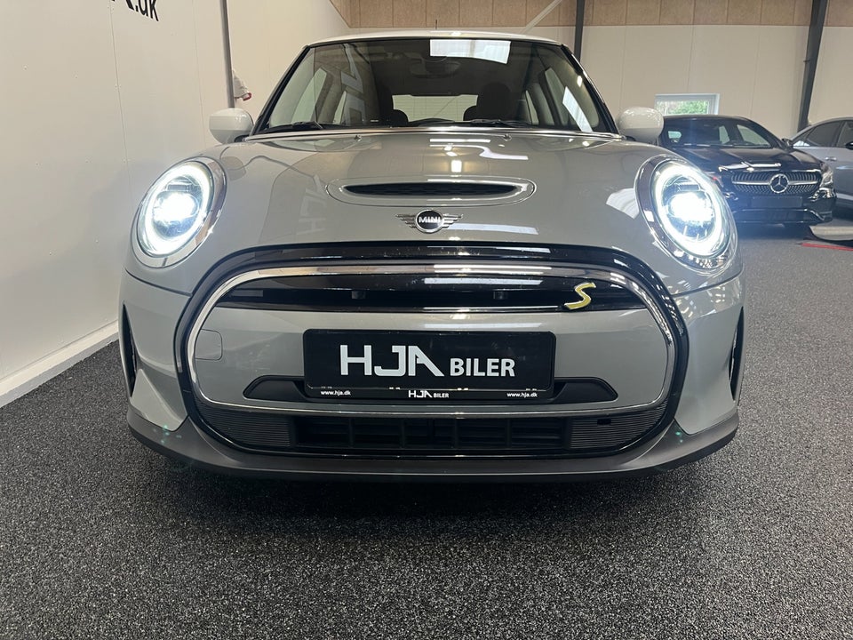 MINI Cooper SE Essential 3d