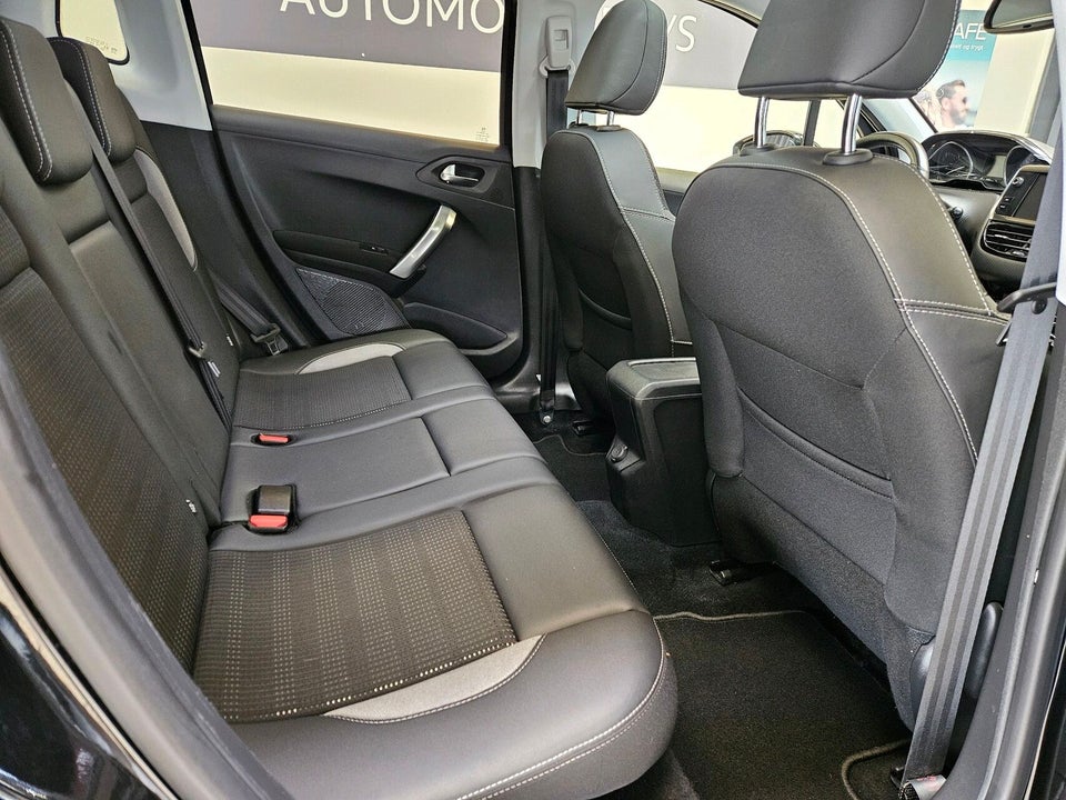 Peugeot 2008 1,5 BlueHDi 100 Prestige Sky 5d