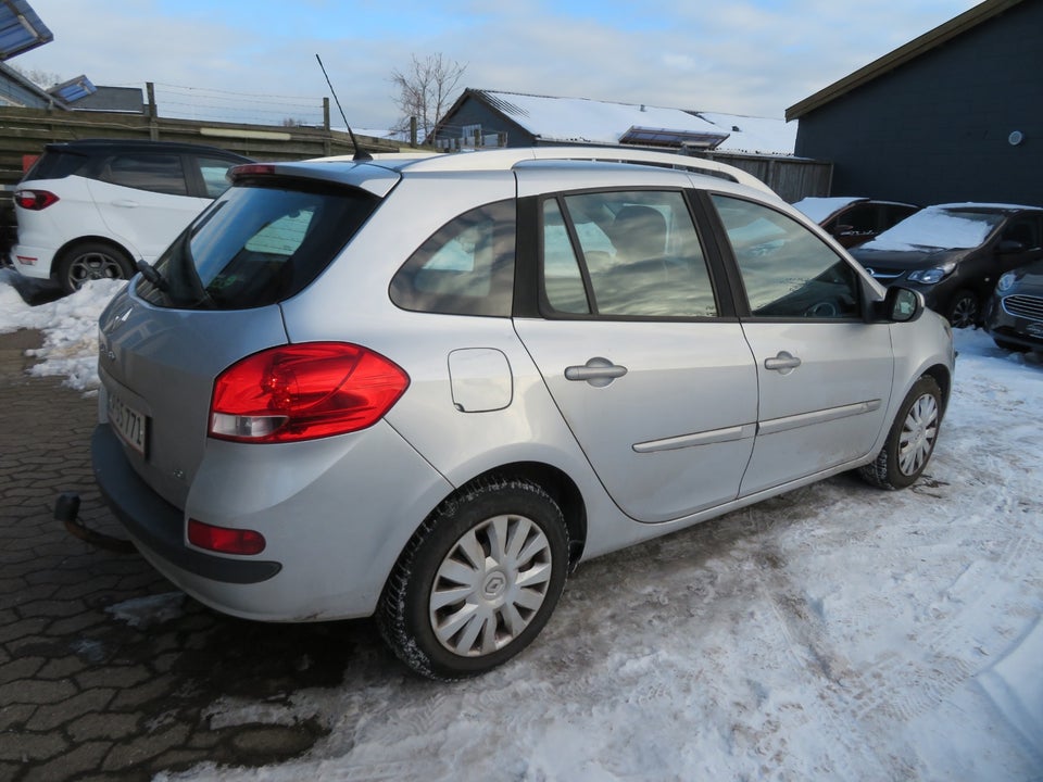 Renault Clio III 1,5 dCi 75 Avantage Sport Tourer 5d