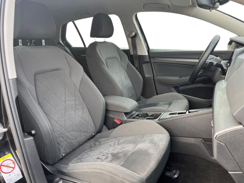 VW Golf VIII 1,4 eHybrid DSG 5d