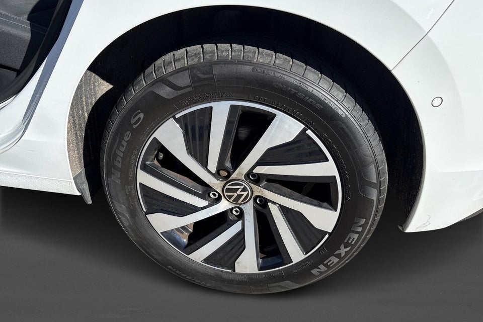 VW Golf VIII 1,4 eHybrid DSG 5d
