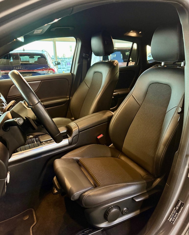 Mercedes EQA300 4Matic 5d