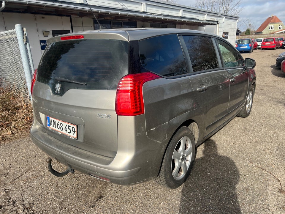 Peugeot 5008 1,6 VTi Premium 5d