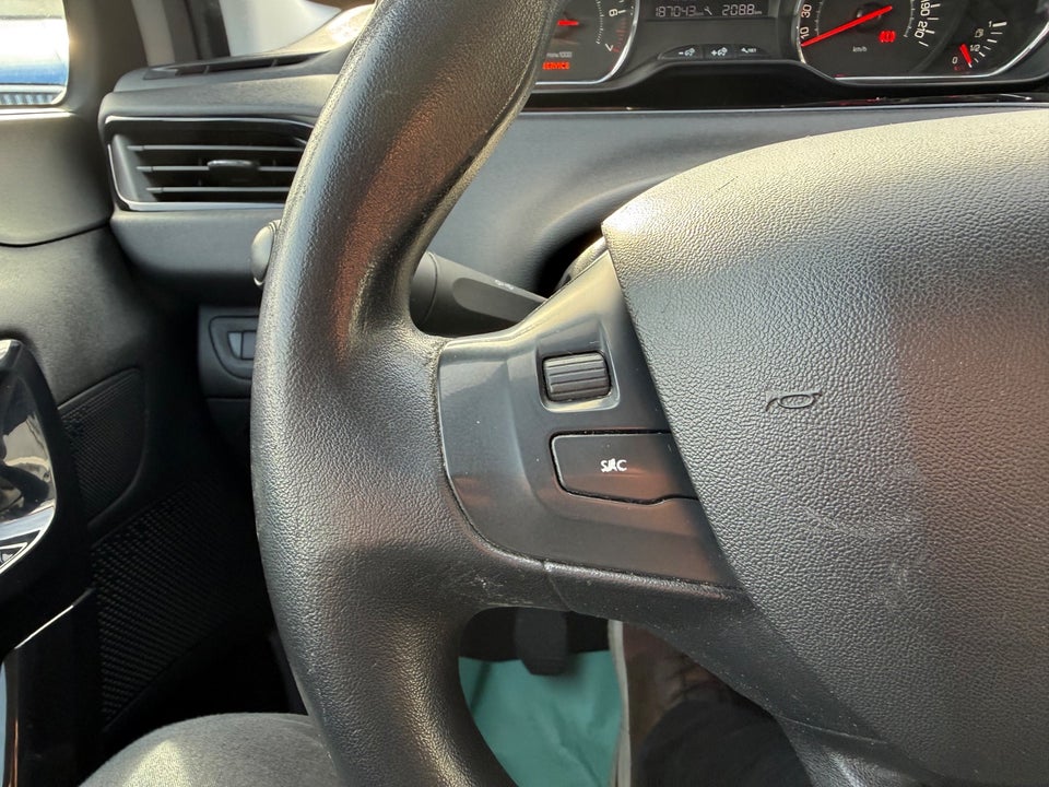 Peugeot 208 1,2 VTi Active 5d