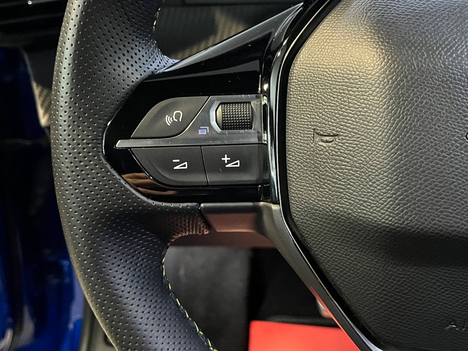 Peugeot e-208 50 GT 5d