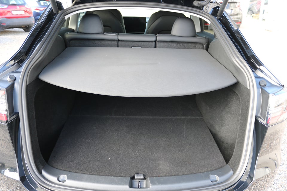 Tesla Model Y Long Range AWD 5d