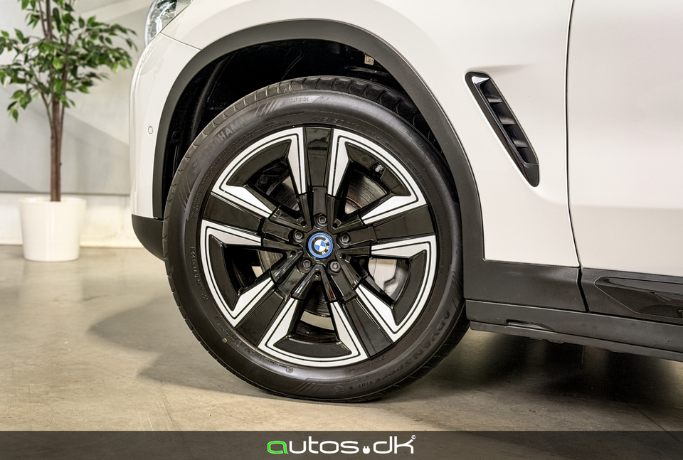 BMW iX3 Charged 5d