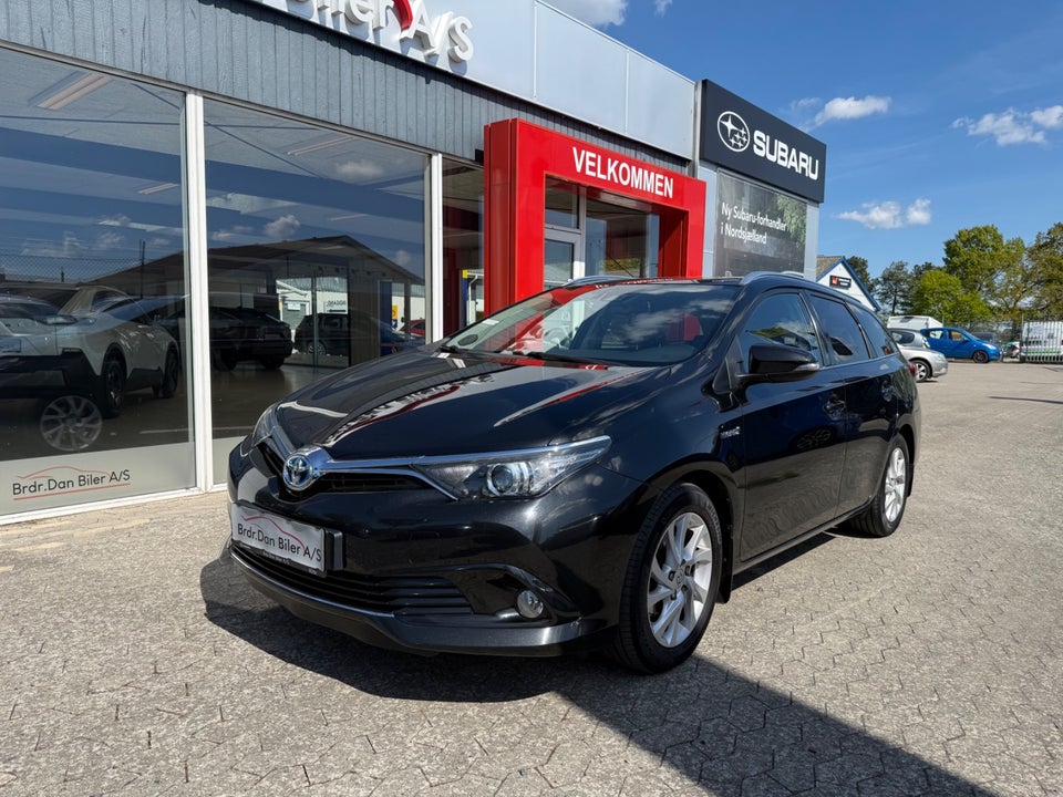 Second hand Toyota Auris 1.8 Hybrid