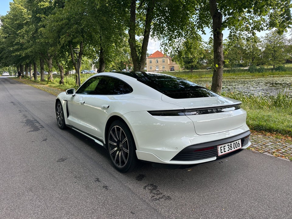 Porsche Taycan Performance+ 4d