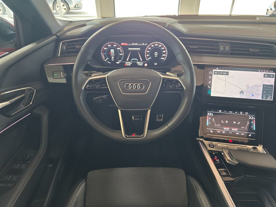 Audi Q8 e-tron 55 S-line quattro 5d