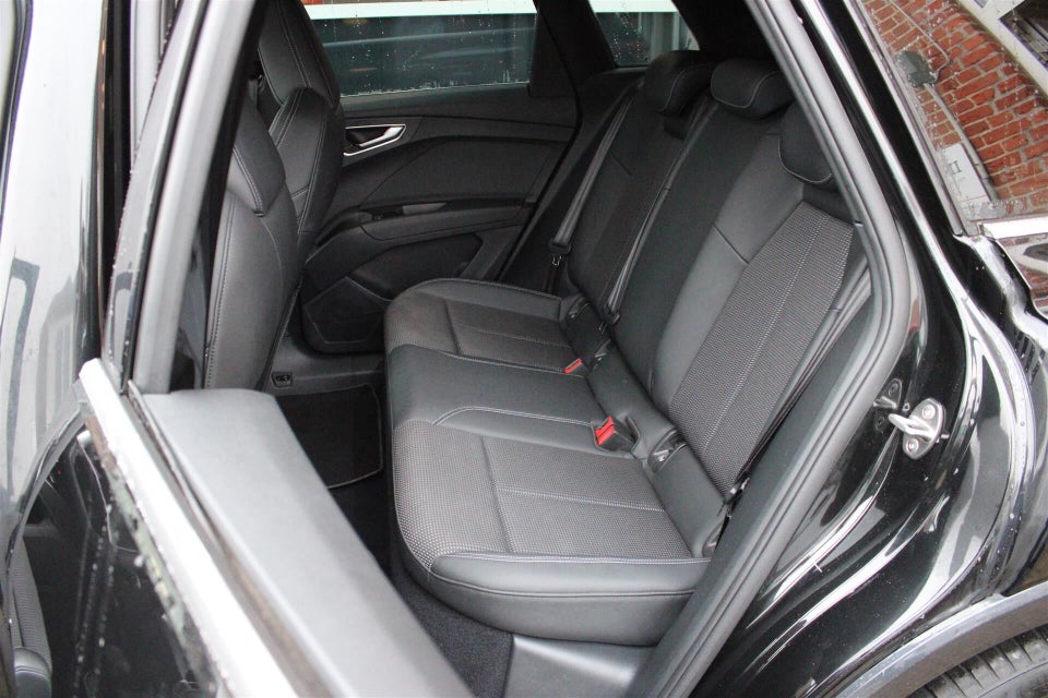 Audi Q4 e-tron 40 S-line 5d