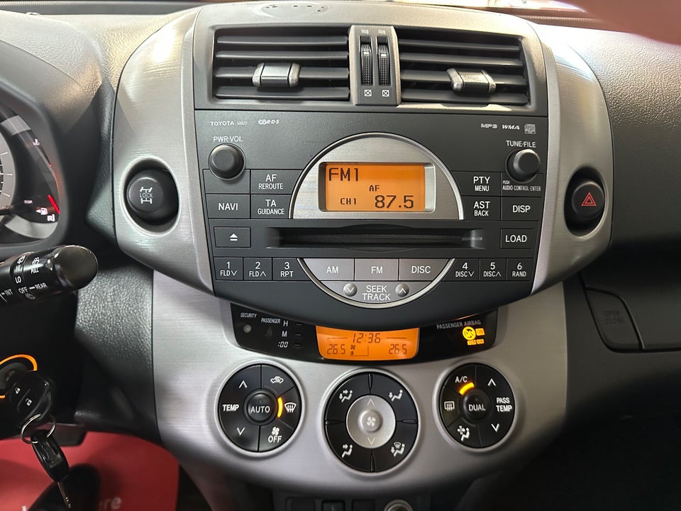 Toyota RAV4 2,2 D-4D 136 4x4 Van 5d