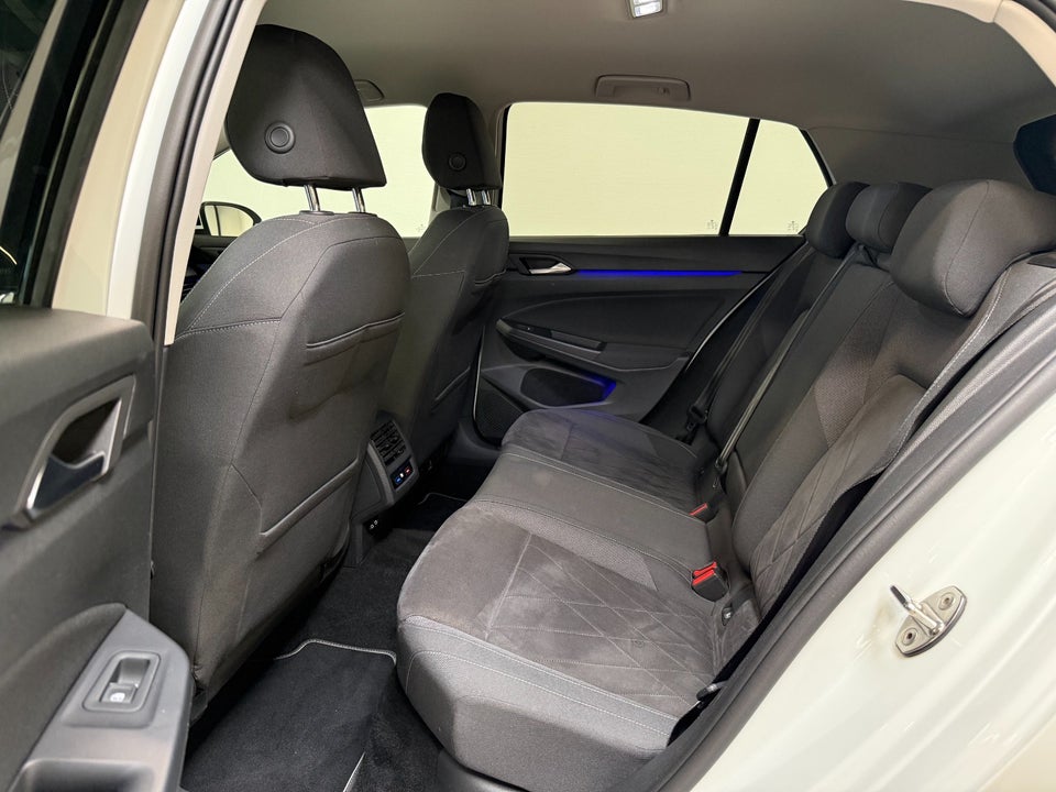 VW Golf VIII 2,0 TDi 150 Style DSG 5d