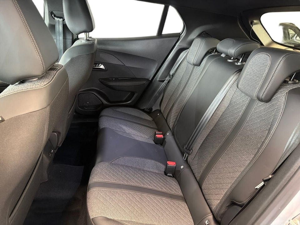 Peugeot 2008 1,2 PureTech 130 First Selection EAT8 5d