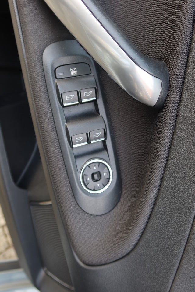 Ford Mondeo 2,0 TDCi 130 Ghia 5d