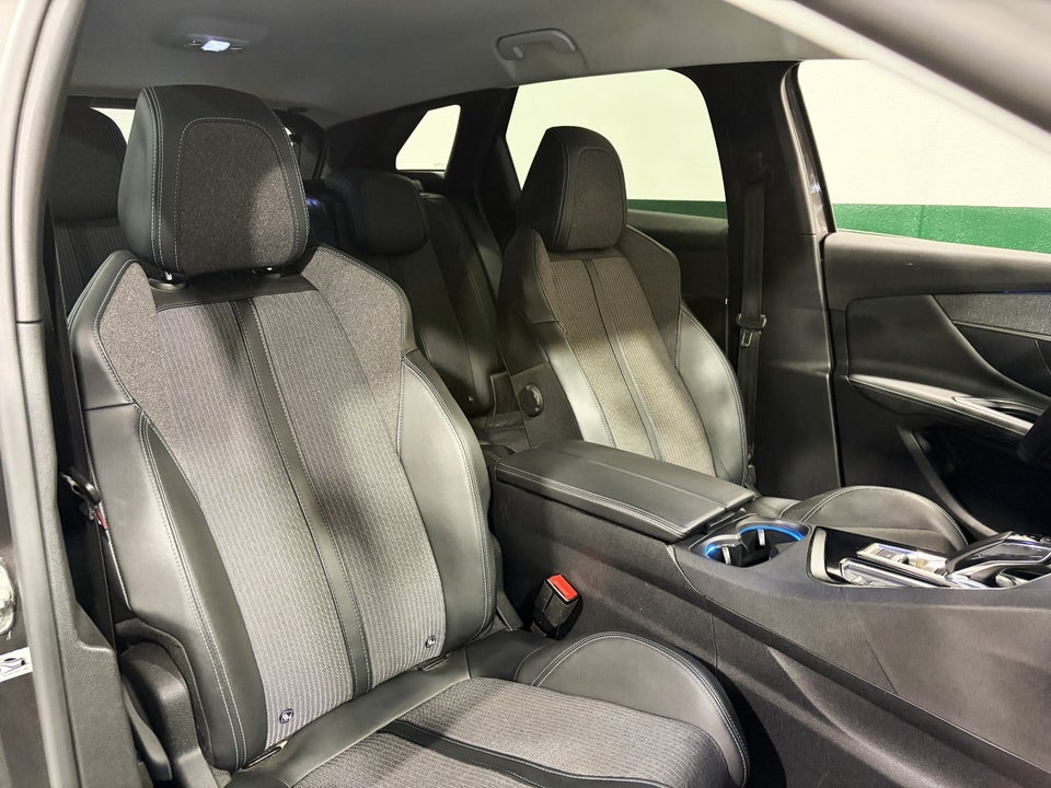 Peugeot 3008 1,6 Hybrid Allure EAT8 5d