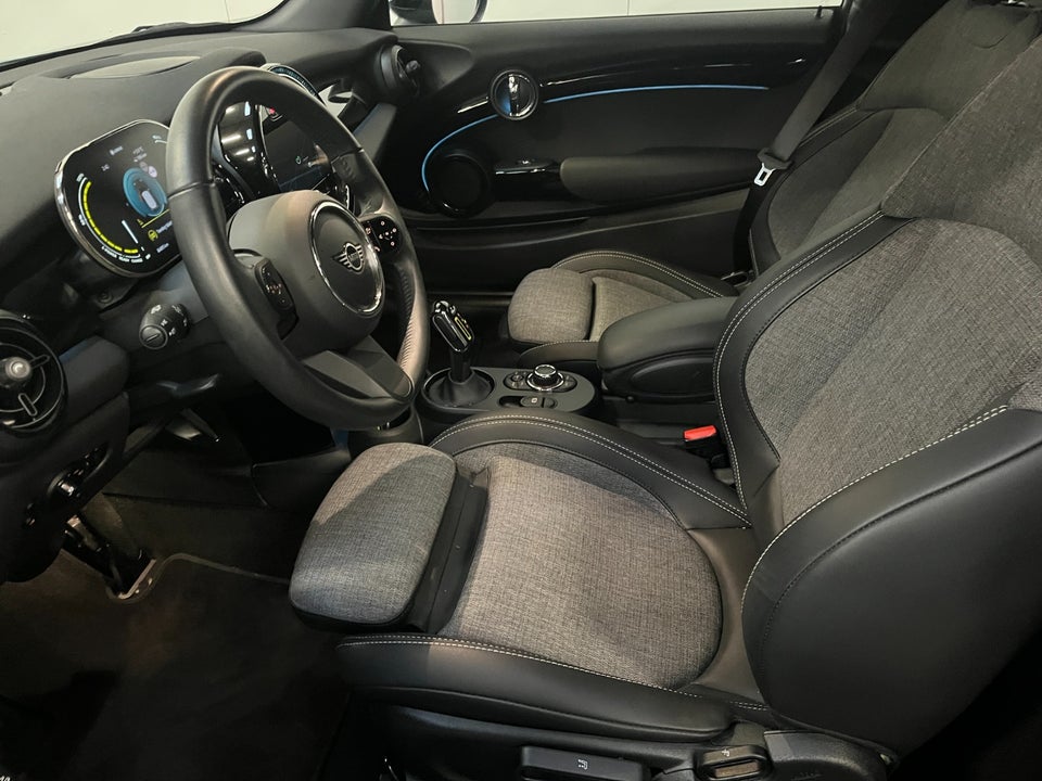 MINI Cooper SE Essential 3d