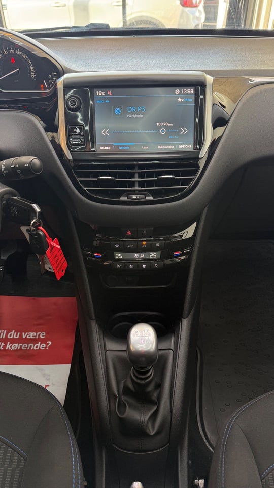 Peugeot 208 1,2 PureTech 110 Signature Sky 5d