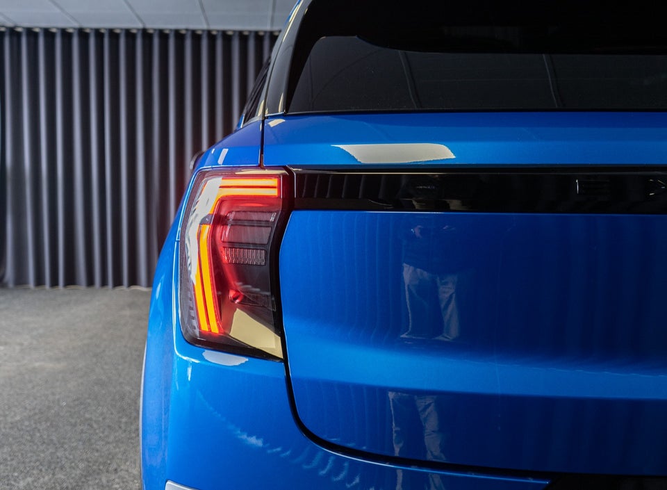 Ford Explorer 77 Premium Extended Range 5d