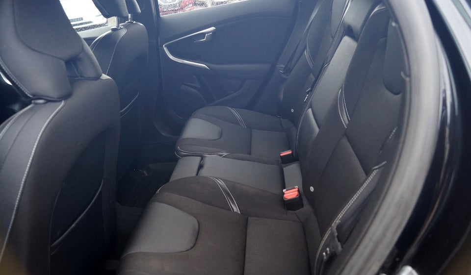 Volvo V40 1,6 D2 115 Momentum aut. 5d