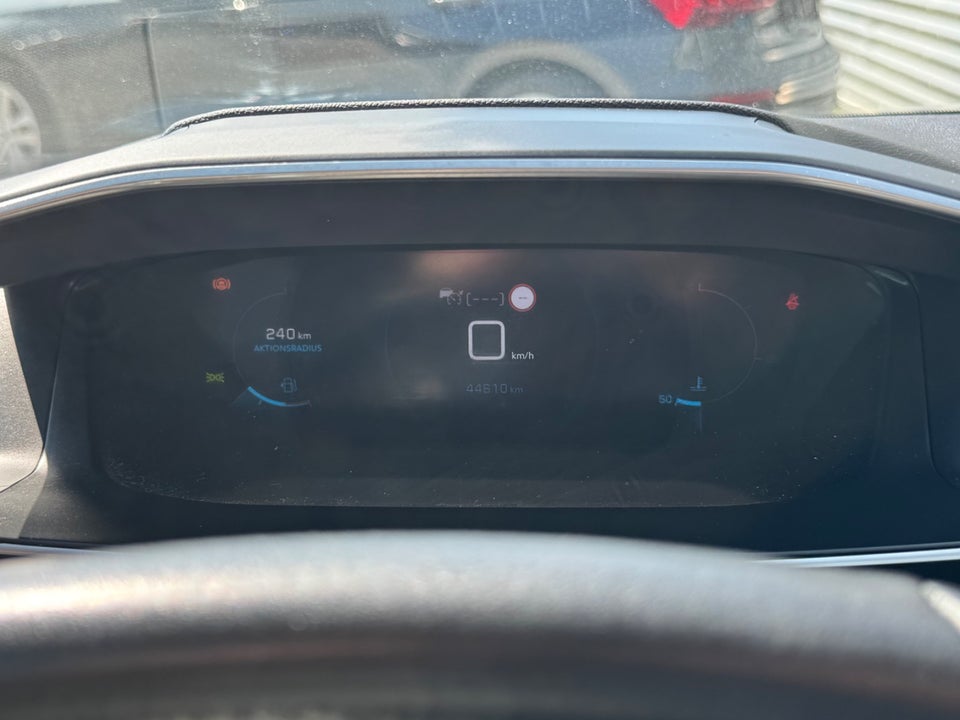 Peugeot 208 1,2 PureTech 100 Allure Sky 5d