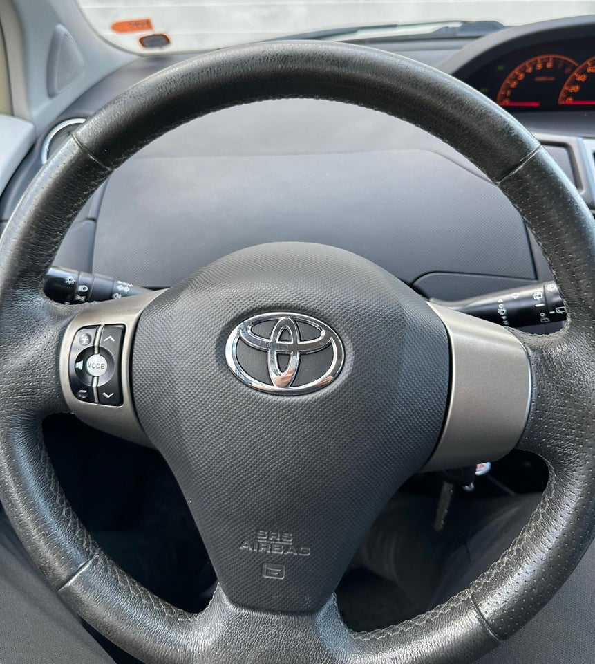 Toyota Yaris 1,3 TX 5d