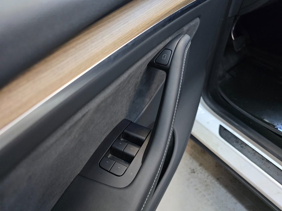 Tesla Model Y RWD 5d