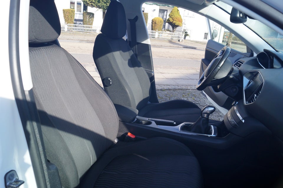 Peugeot 308 1,2 e-THP 110 Active SW 5d