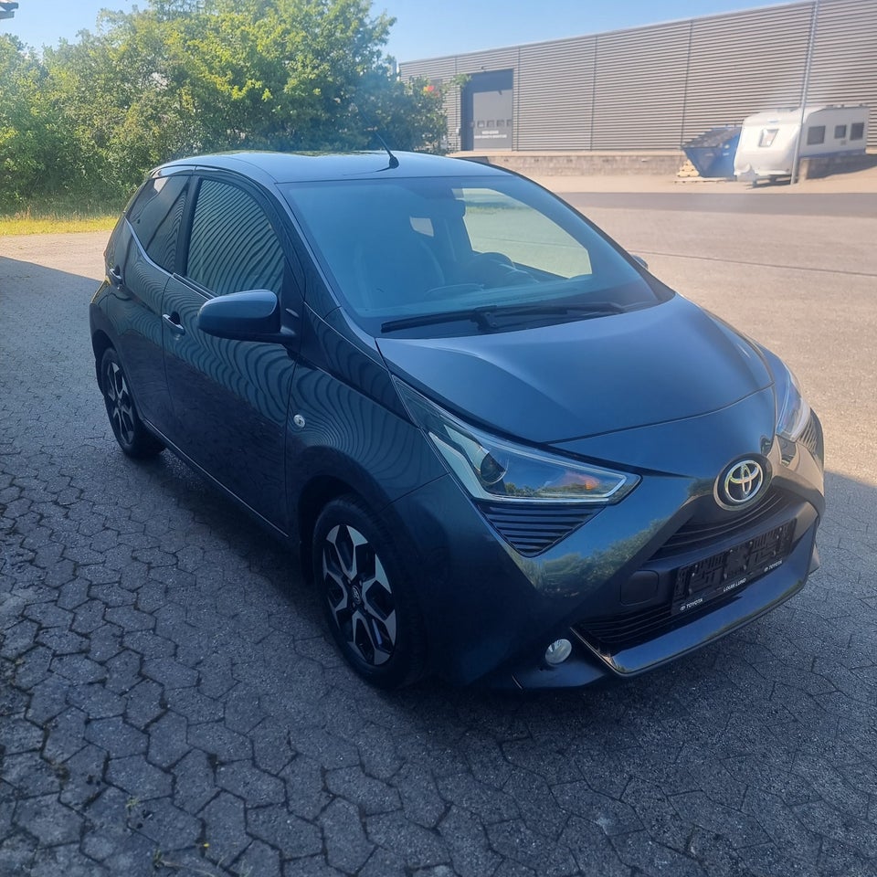 Toyota Aygo 1,0 VVT-i x-play x-shift 5d