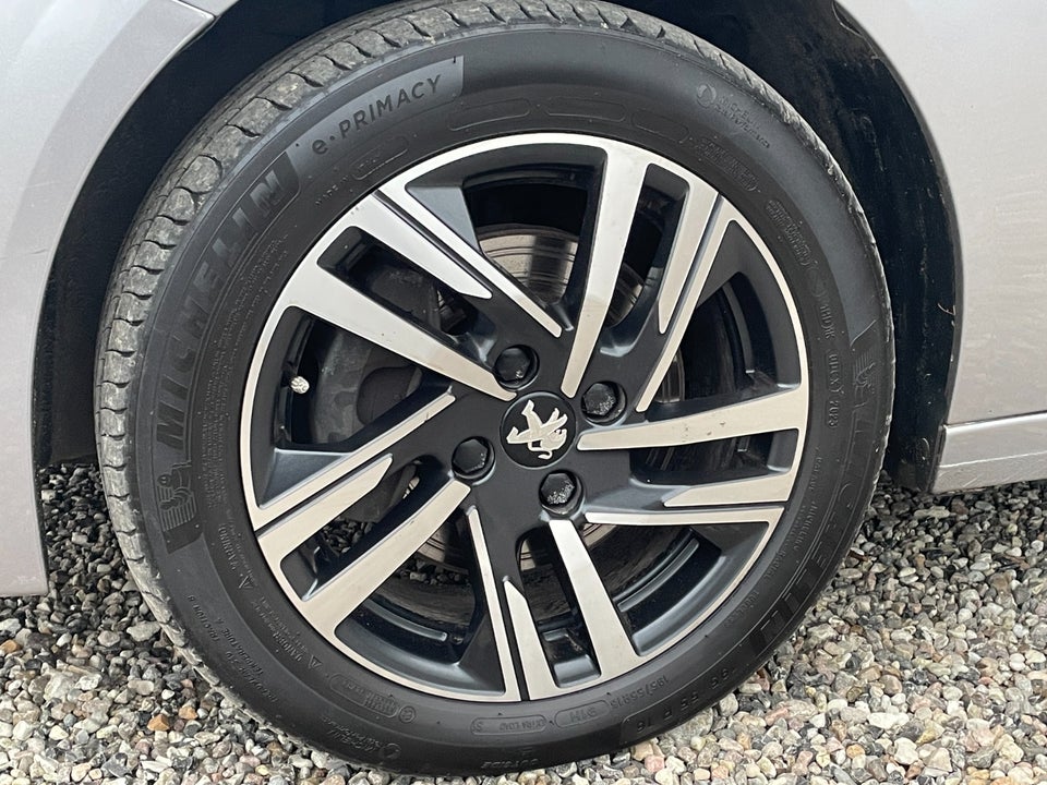 Peugeot 208 1,2 PureTech 100 Allure 5d