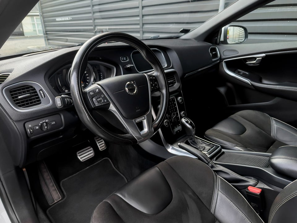 Volvo V40 2,0 T4 190 R-Design 5d