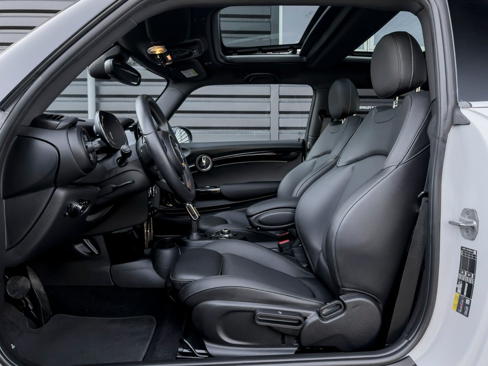 MINI Cooper SE Classic Trim 3d
