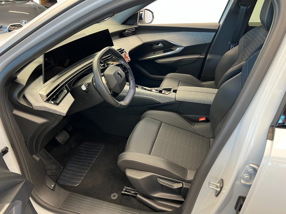 Peugeot e-3008 77 Allure 5d