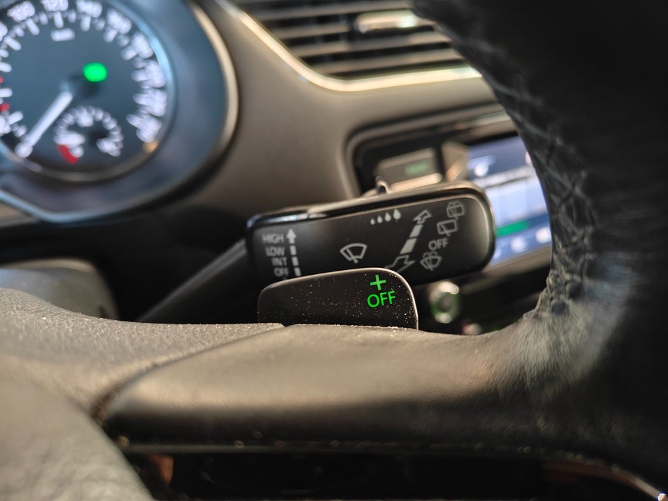 Skoda Octavia 1,6 TDi 105 Elegance Combi DSG 5d