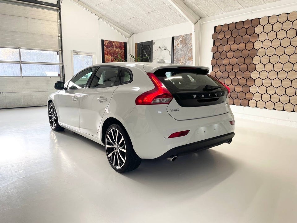 Volvo V40 2,0 D3 150 Momentum 5d